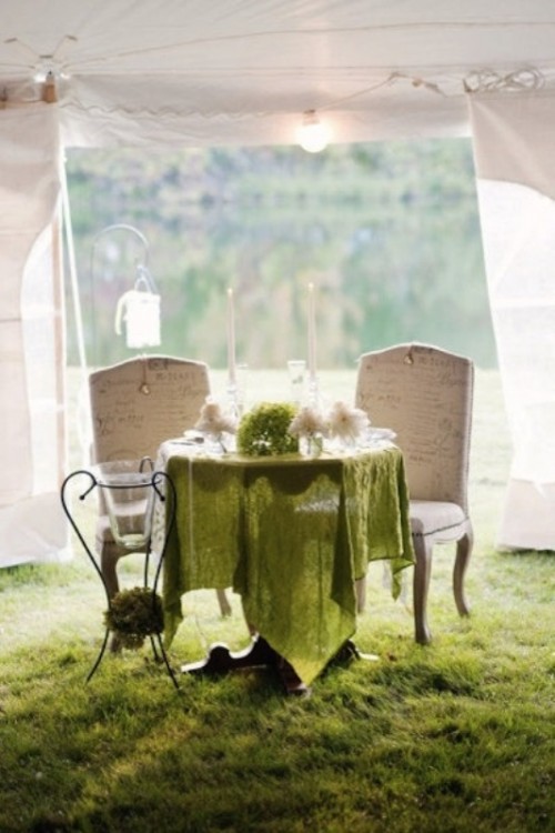 decorating-sweetheart-table
