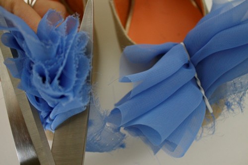 diy-blue-flower-shoe-pins