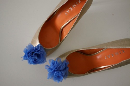 diy-blue-flower-shoe-pins