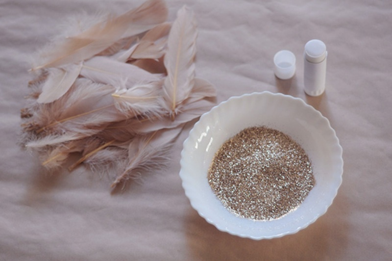 diy-fancy-glitter-feathers