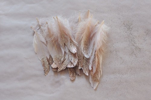 diy-fancy-glitter-feathers