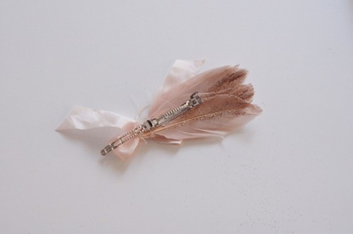 diy-fancy-glitter-feathers