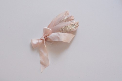 diy-fancy-glitter-feathers