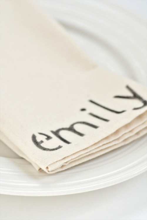 diy-personalized-napkins-to-show-your-guests-names-1