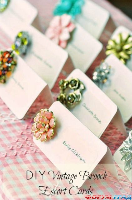 diy-vintage-brooch-escort-cards