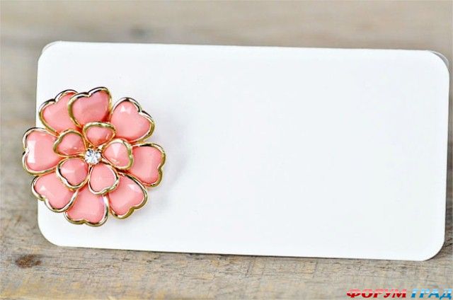 diy-vintage-brooch-escort-cards