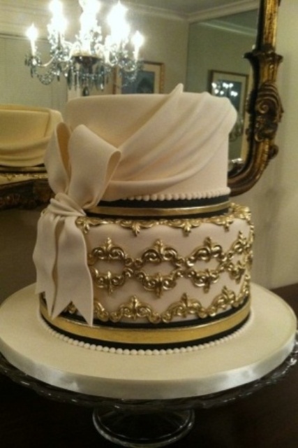 fascinating-gold-wedding-cakes