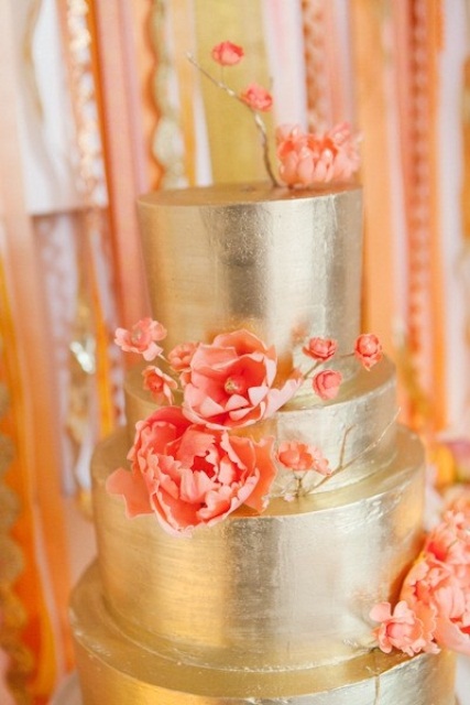 fascinating-gold-wedding-cakes