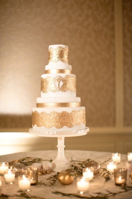 fascinating-gold-wedding-cakes