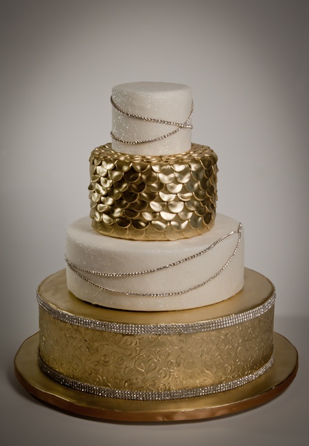 fascinating-gold-wedding-cakes