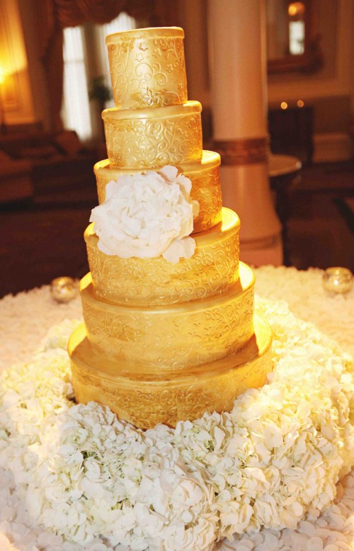 fascinating-gold-wedding-cakes