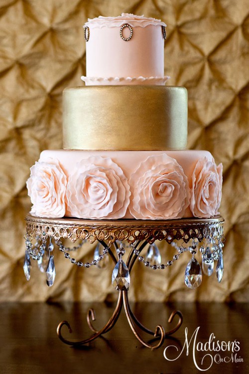 fascinating-gold-wedding-cakes