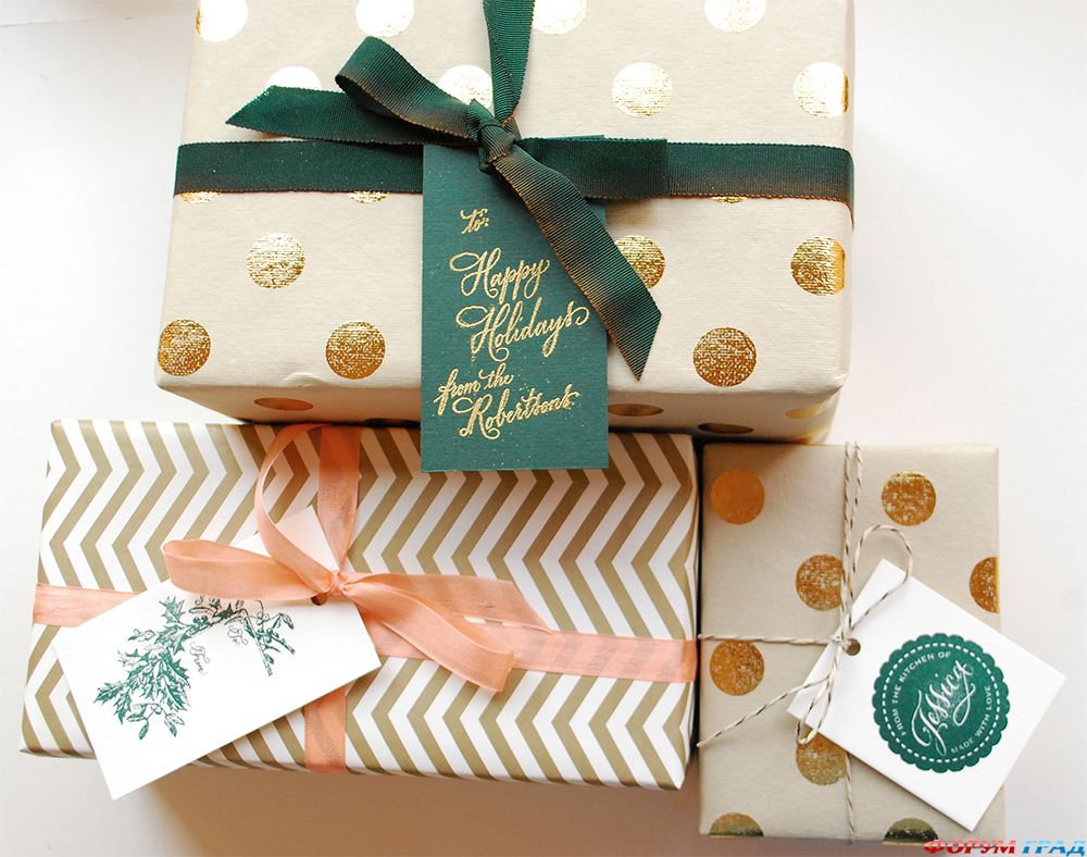 festive-wrapping-with-holiday-gift-tags