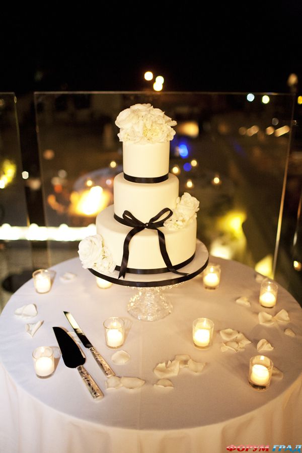 gorgeous-black-and-white-wedding-cakes-1