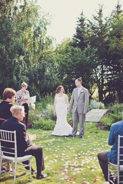 melissa-and-adam-diy-backyard-wedding50