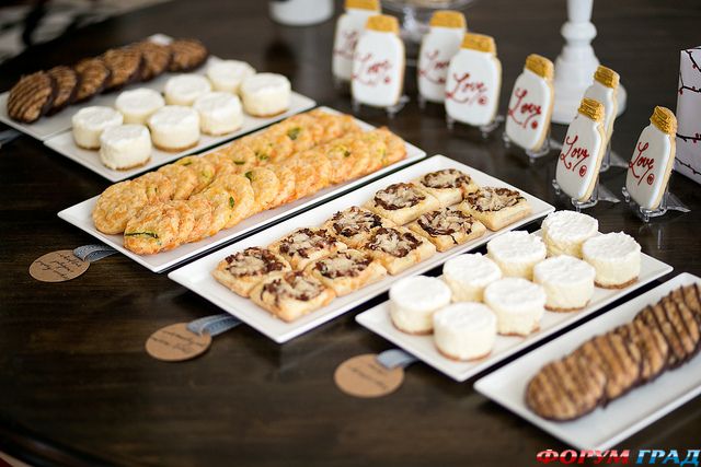 modern-dessert-table-with-a-rustic-touch-13