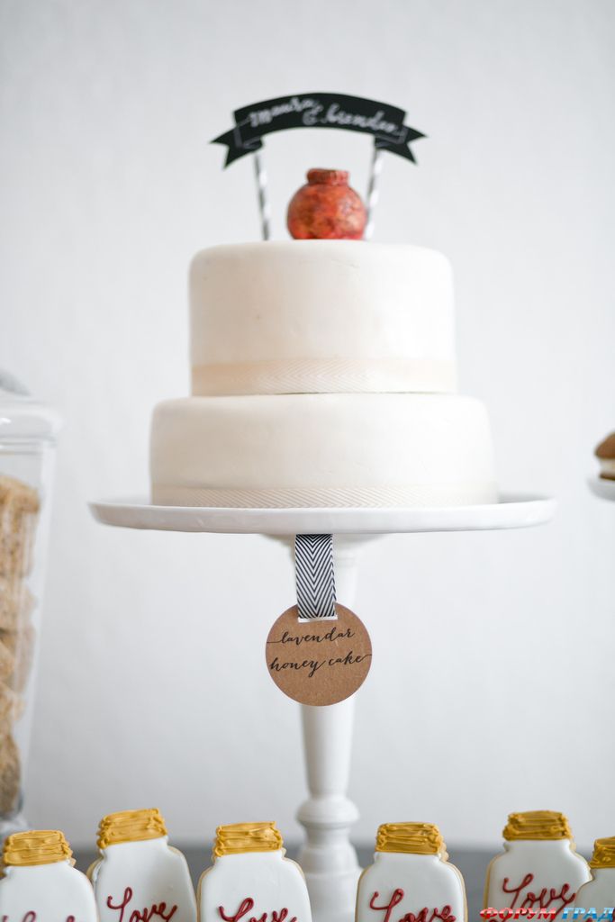 modern-dessert-table-with-a-rustic-touch-3