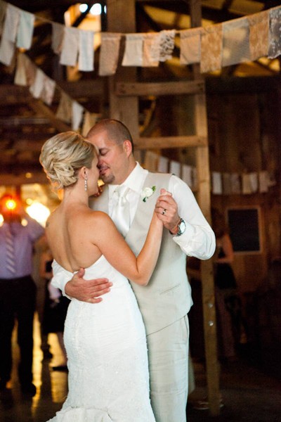 shannon-todds-rustic-michigan-barn-wedding
