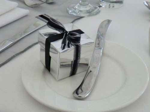 silver-and-white-winter-wedding-inspiration