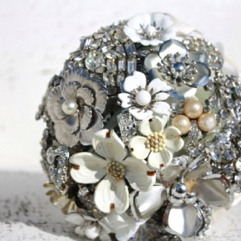 silver-and-white-winter-wedding-inspiration