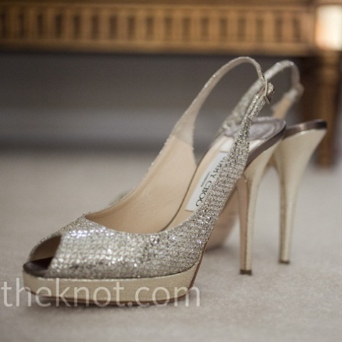 silver-and-white-winter-wedding-inspiration