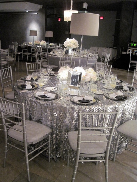 silver-and-white-winter-wedding-inspiration