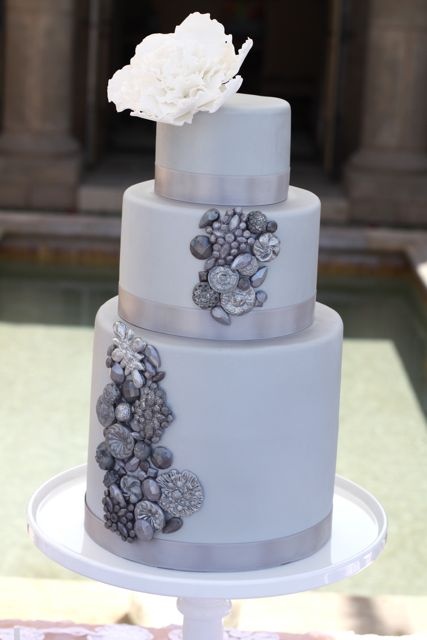 silver-and-white-winter-wedding-inspiration