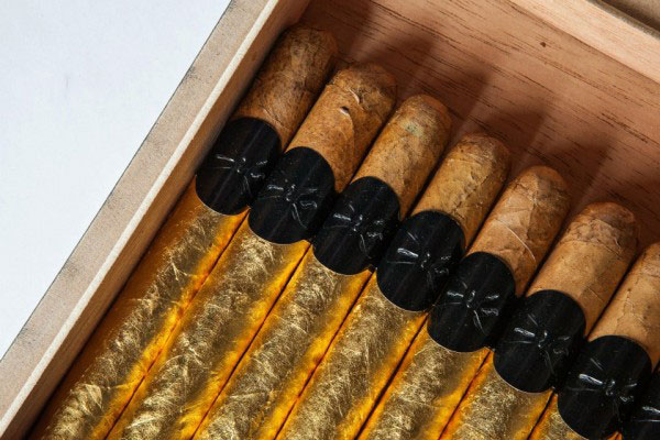 the-black-tie-gold-hand-rolled-cigar-box-set