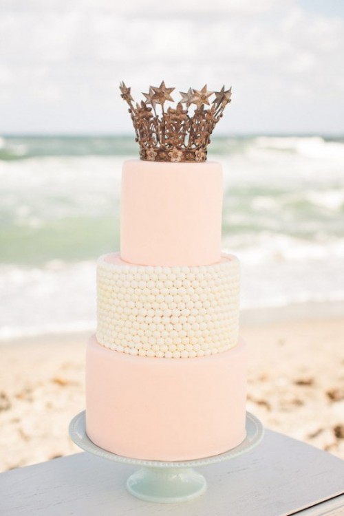 the-newest-wedding-trend-crown-cake-toppers
