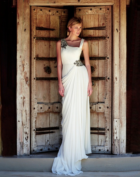 wedding-gowns-to-feel-a-goddess-by-amanda-wakeley