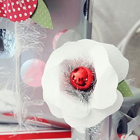 diy-holiday-paper-flowers-03