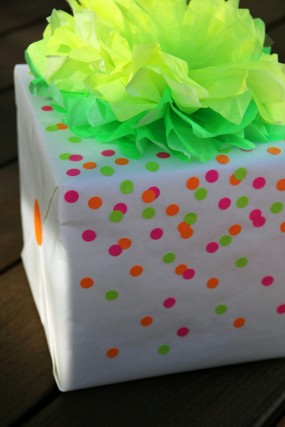 diy-neon-gift-wrap-1