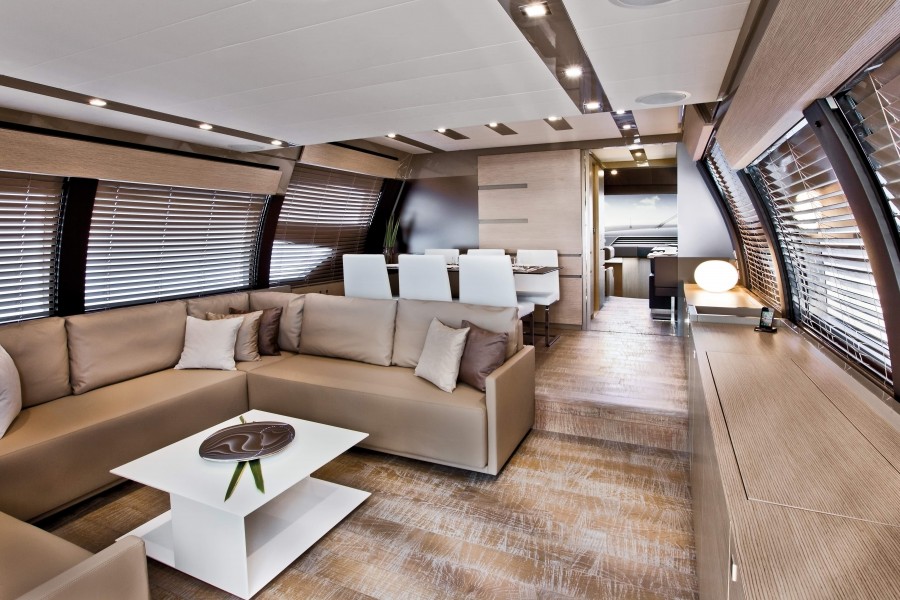 Яхта Ferretti 720