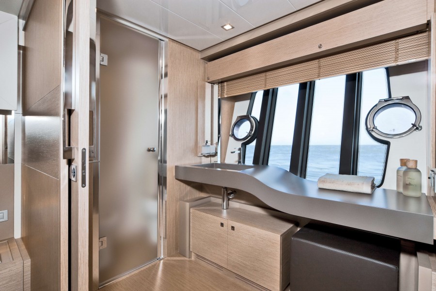 Яхта Ferretti 720