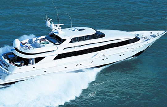 Моторная яхта Mirage Motor Yacht в море