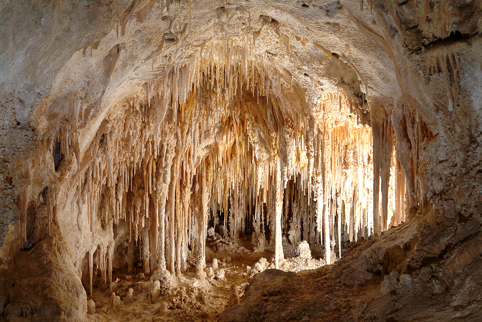 А вот Карлсбадские Пещеры в США выглядят именно так, как представляется человеку