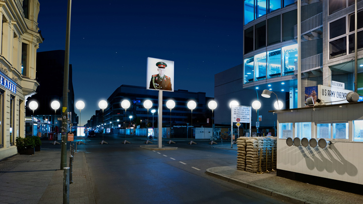 Осветительные установки по ночным улица Берлина