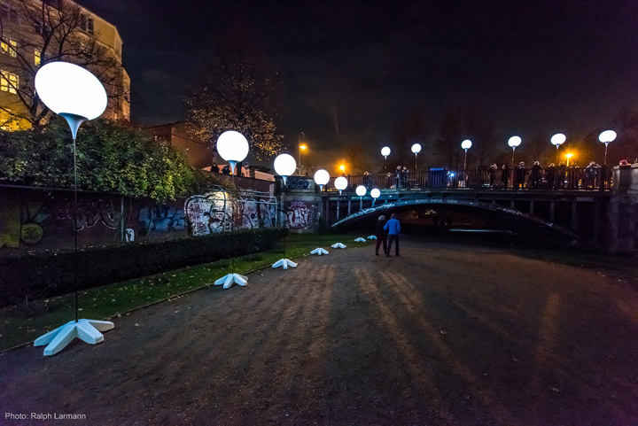 Осветительные установки около парка в Берлине