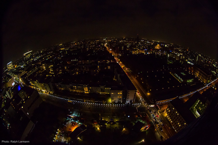 Весь город Берлин в осветительных установках