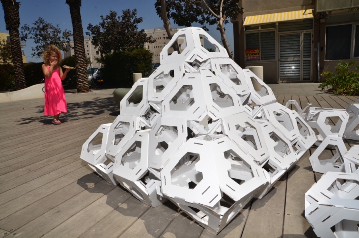 Уникальная пирамида из элементов от Collective Paper Aesthetics
