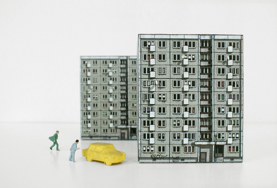 Бумажный макет жилого здания в Варшаве