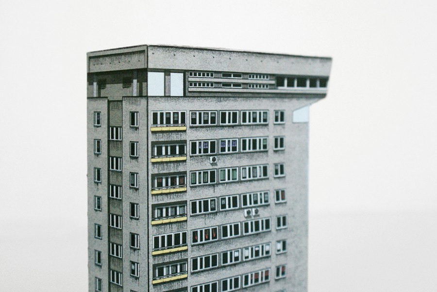 Бумажный макет жилого здания в Варшаве