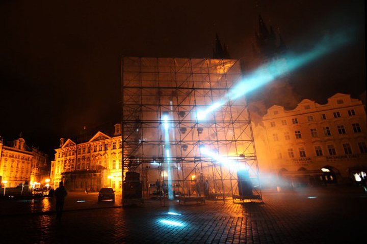 Павильон с 3D инсталяцией находится в центре площади