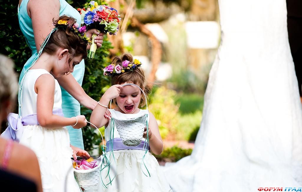 wedding-ceremony-flower-girl