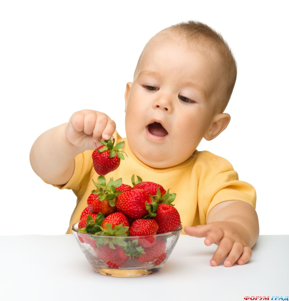 child eats a strawberry-01