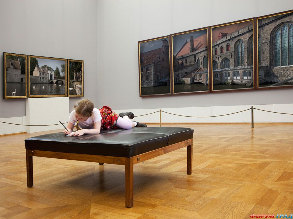 children-in-the-museum-03