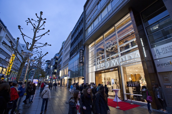 vero-moda-flagship-store-at-konigstrasse-by-riis-retail-stuttgart-germany-02 vero-moda-flagship-store-at-konigstrasse-by-riis-retail-stuttgart-germany-02