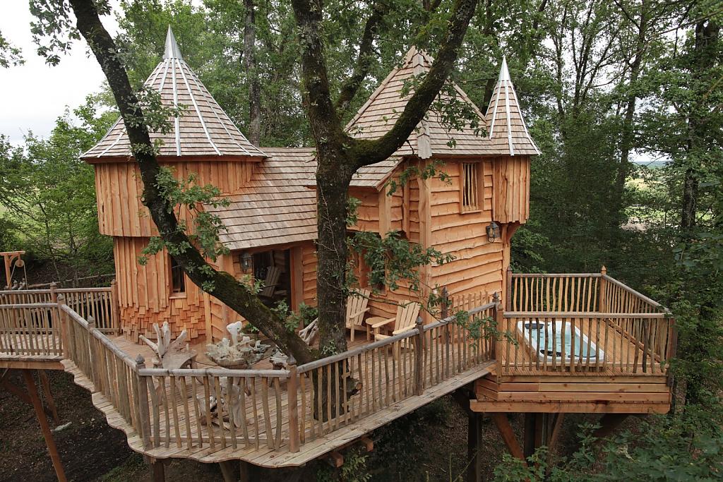 Сказочные замки на деревьях – отель Chateaux dans les arbres, Nojals-et-Clotte, Франция
