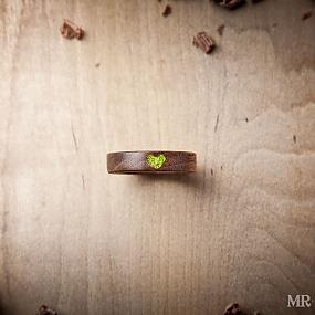 eco-friendly-wood-wedding-rings-06