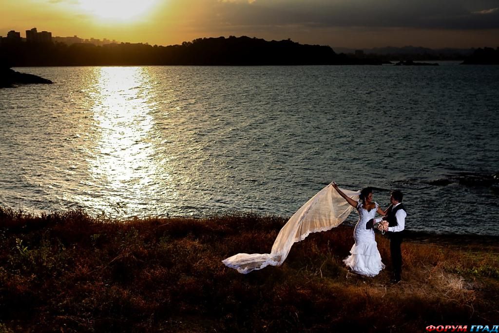 couple-on-beach-wedding-04